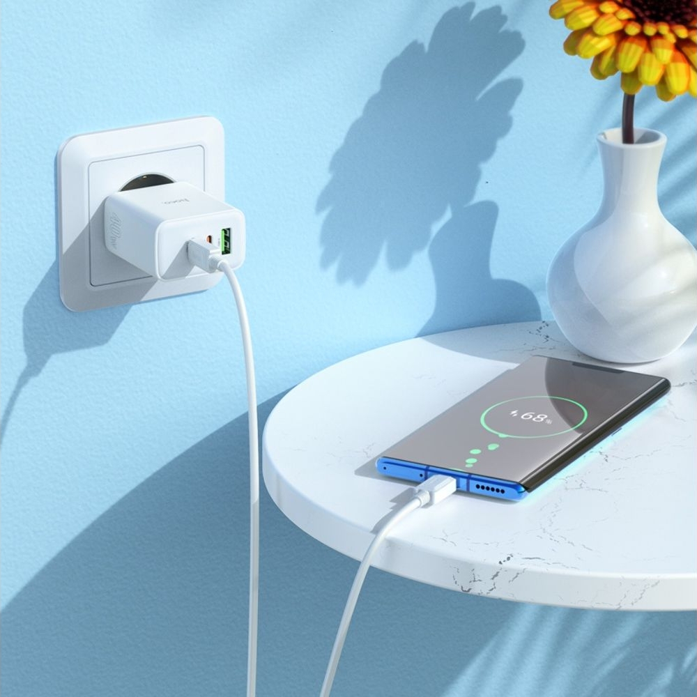 Сетевое зарядное устройство Hoco C126A, 1 USB, 2 Type-C, PowerDelivery (40 Вт), белое, с кабелем Type-C на Type-C