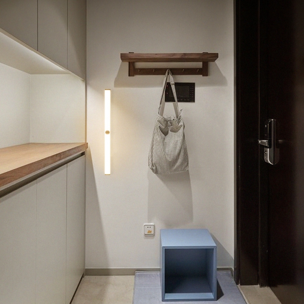 LED светильник 050-6 с аккумулятором, датчиком движения и освещенности 50 см 6W алюминиевый серебристый